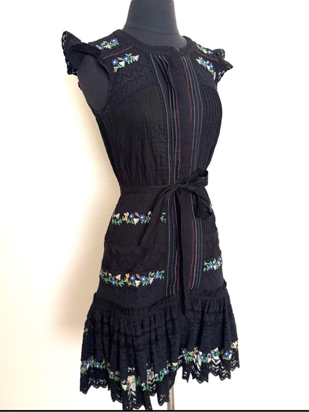 Saloni Bea Pintuck Embroidered Dress Size 0 - Picture 5 of 9